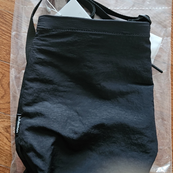 BNWT LULULEMON WATERBOTTLE CROSSBODY - Picture 2 of 8